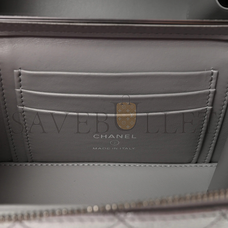 Ch**el metallic caviar quilted small vanity case with chain silver (17*9.5*8cm)